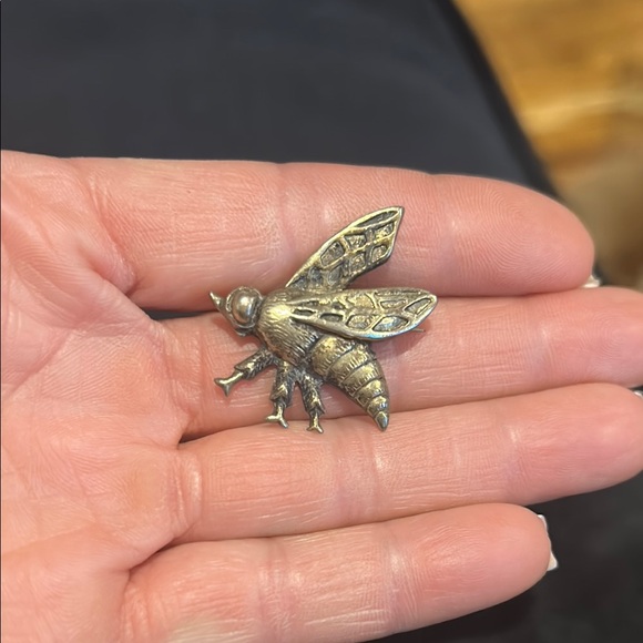 Gold Insect Brooch - Picture 3 of 4